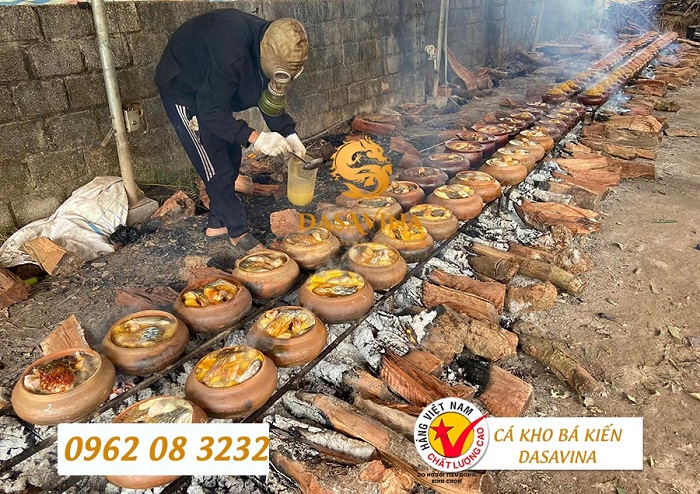 Quy trình kho cá chuẩn truyền thống kéo dài 12-16 giờ đồng hồ